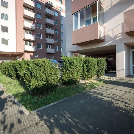 3 Luxury With Private Parking Apartment Kosice