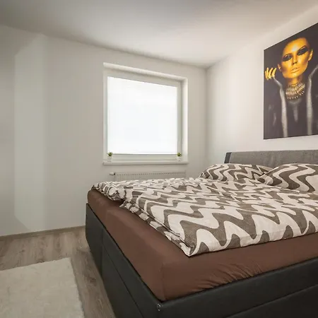 3 Luxury With Private Parking Apartment *