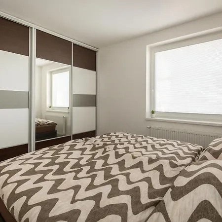 3 Luxury With Private Parking Apartment *