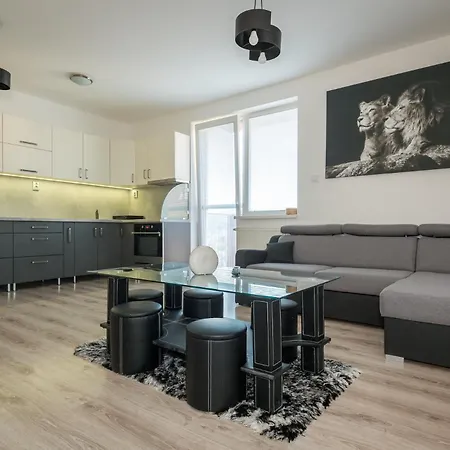 3 Luxury With Private Parking